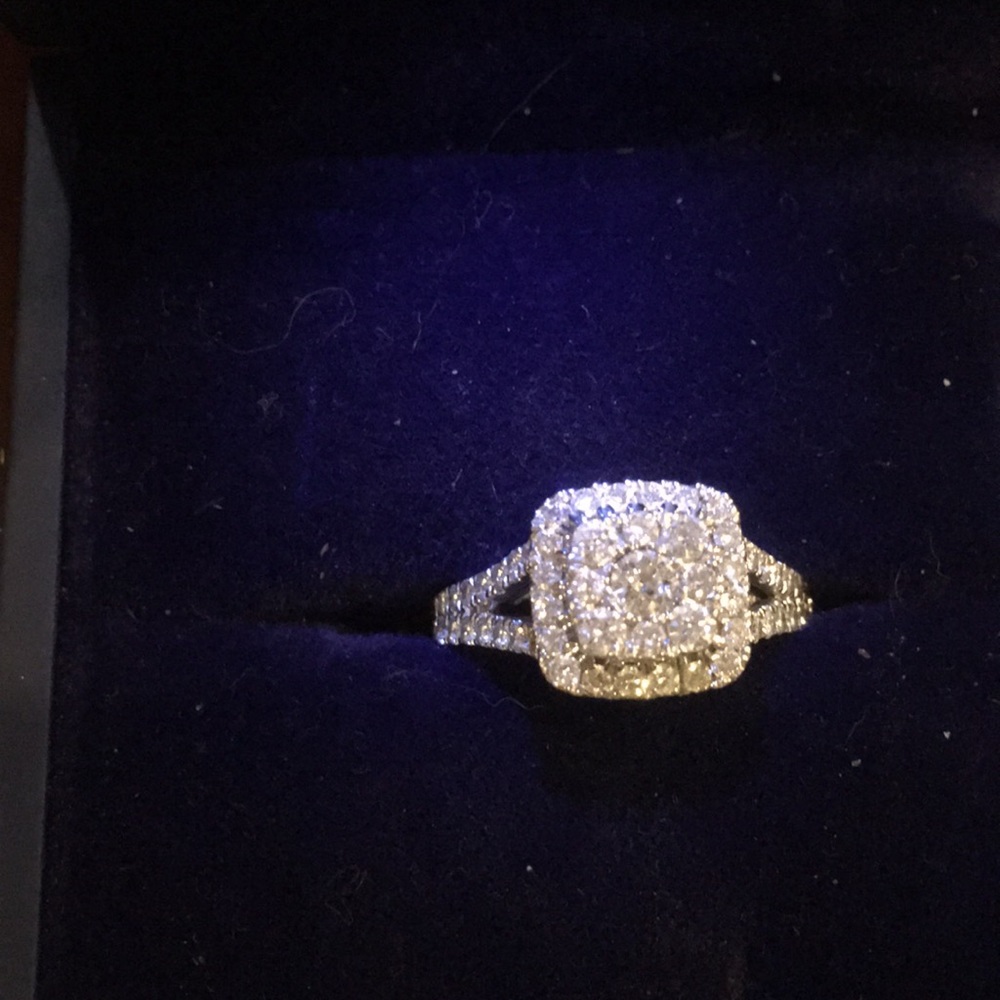 10kt White gold 1kt Diamond ring